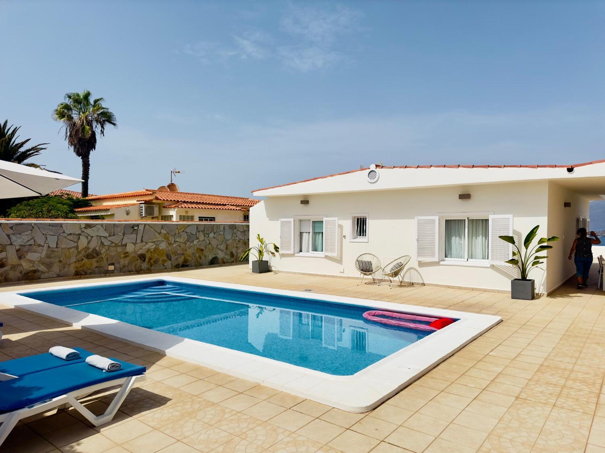 Beachfront Villa And Pool Puerto de Santiago  Extérieur photo