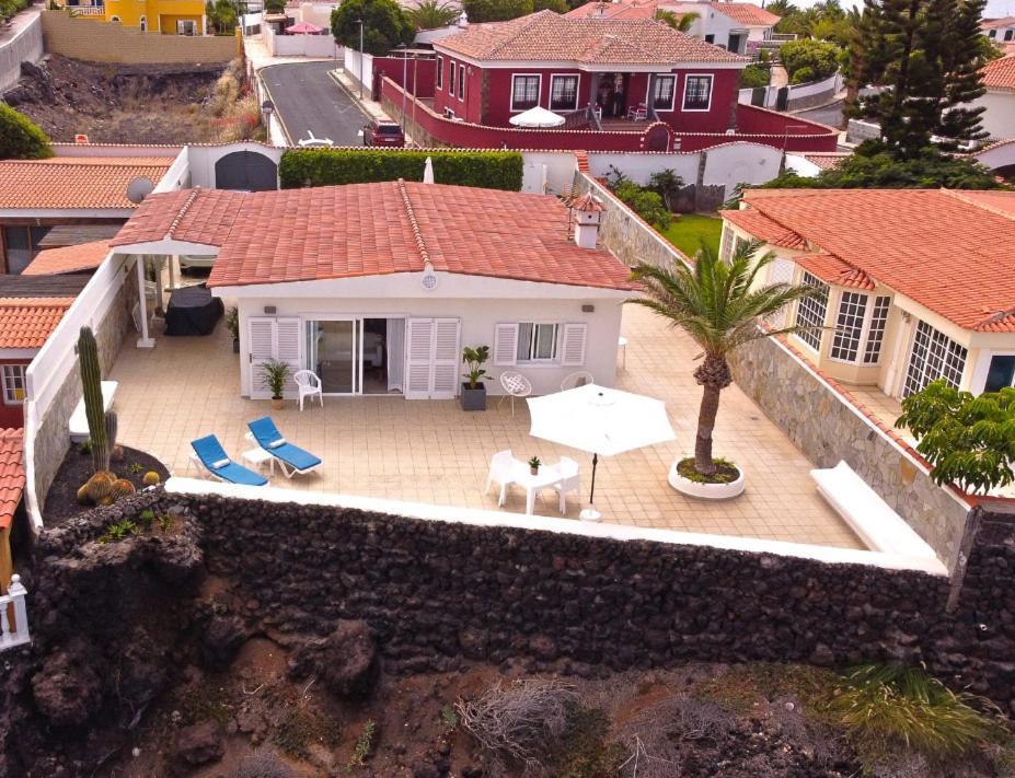 Beachfront Villa And Pool Puerto de Santiago  Extérieur photo