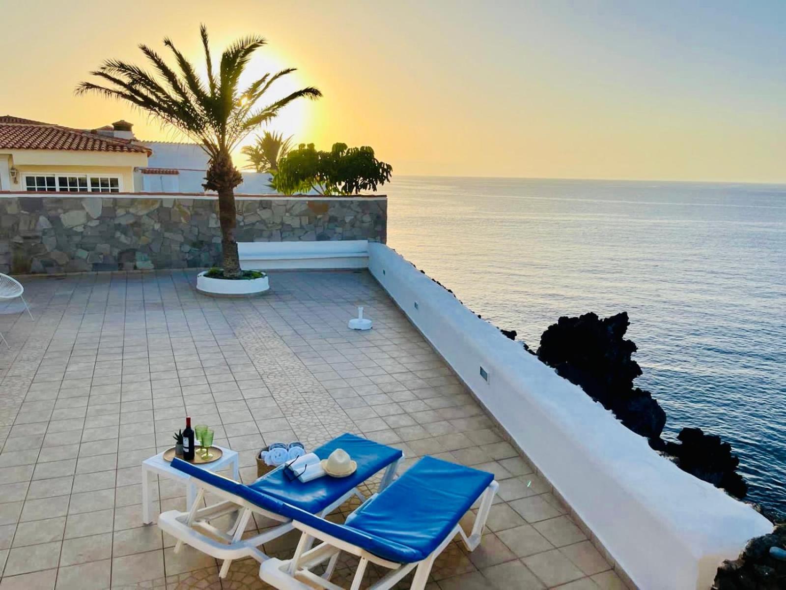Beachfront Villa And Pool Puerto de Santiago  Extérieur photo